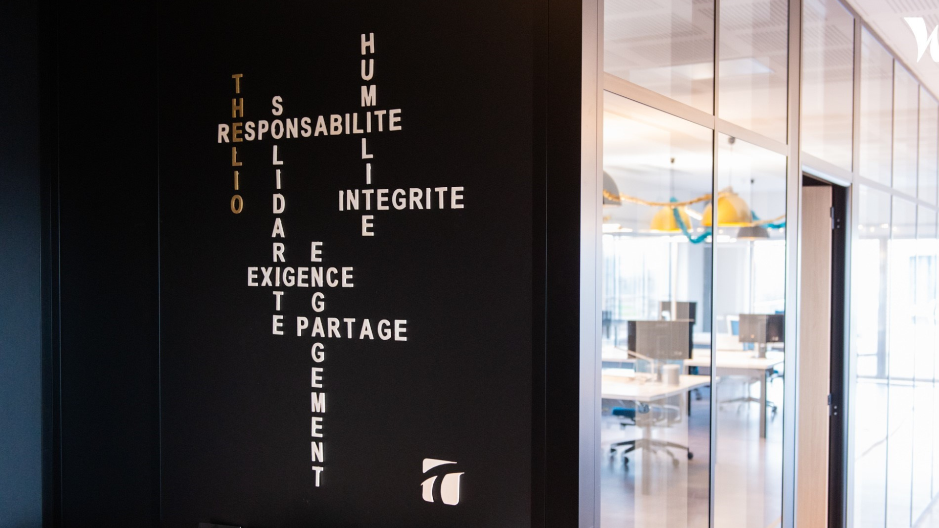 header-thelio-cabinet-conseil-data (21)